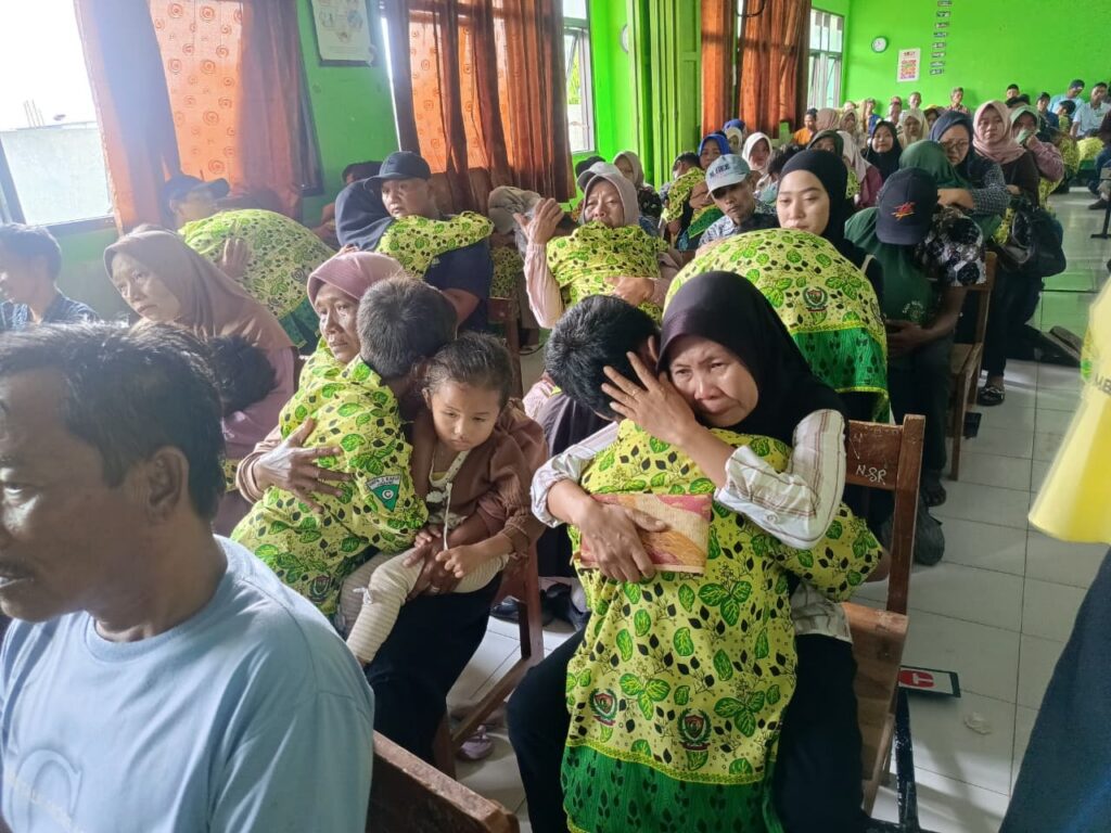 “Air Mata Haru Warnai Parenting Wali Murid Kelas VII SMPN 2 Kabuh”