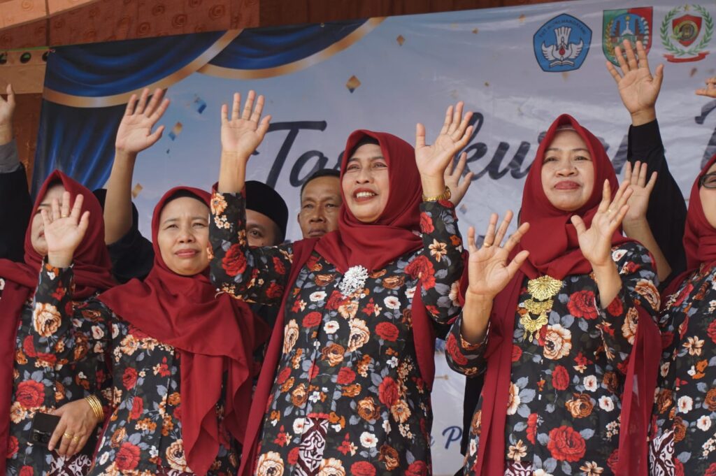 “Tasyakuran Kelulusan Kelas IX SMP Negeri 2 Kabuh Tahun Ajaran 2025/2026 Berlangsung Khidmat dan Penuh Haru”